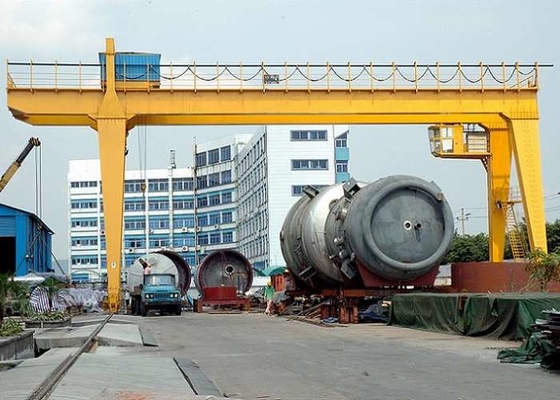 Electricity Powered 10-75t Double Girder Gantry Crane Smooth Lifting With Wireless Remote Control