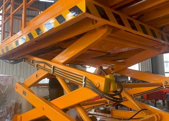OEM 3.98mx1.83m Platform 680kg Diesel Scissor Lift For Uneven Ground