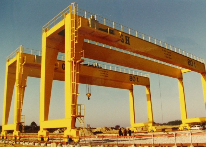 Span 26m 30m 35m Port Container Crane 200KW To 300KW RMG Rail Mounted Gantry